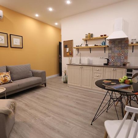 Hotelise I Blue-Poppy Apartment Yerevan Ngoại thất bức ảnh