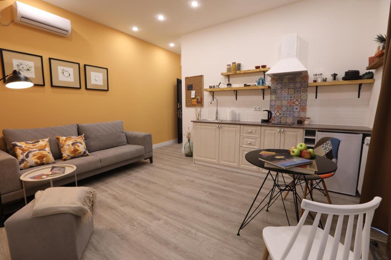 Hotelise I Blue-Poppy Apartment Yerevan Ngoại thất bức ảnh