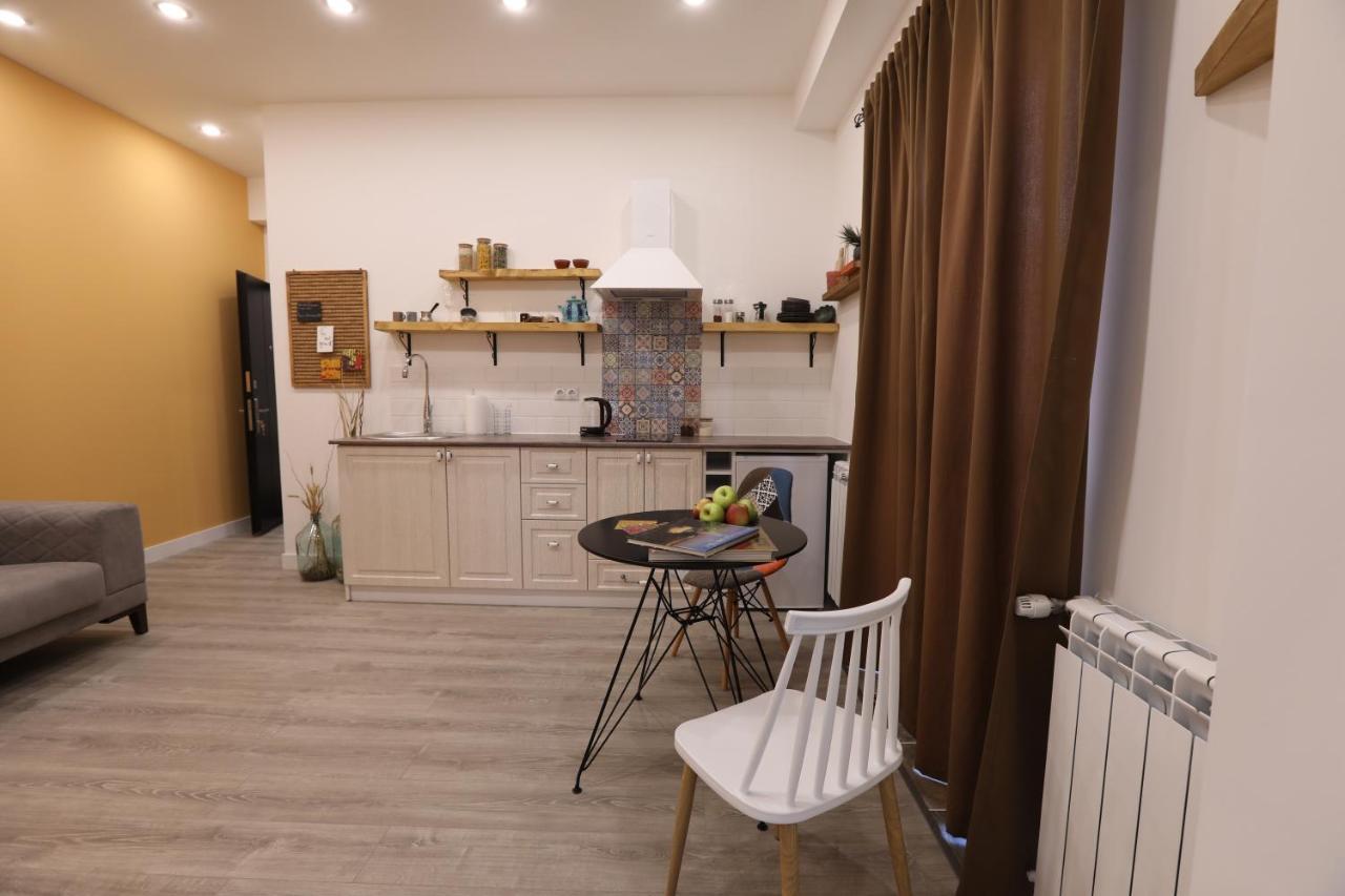 Hotelise I Blue-Poppy Apartment Yerevan Ngoại thất bức ảnh