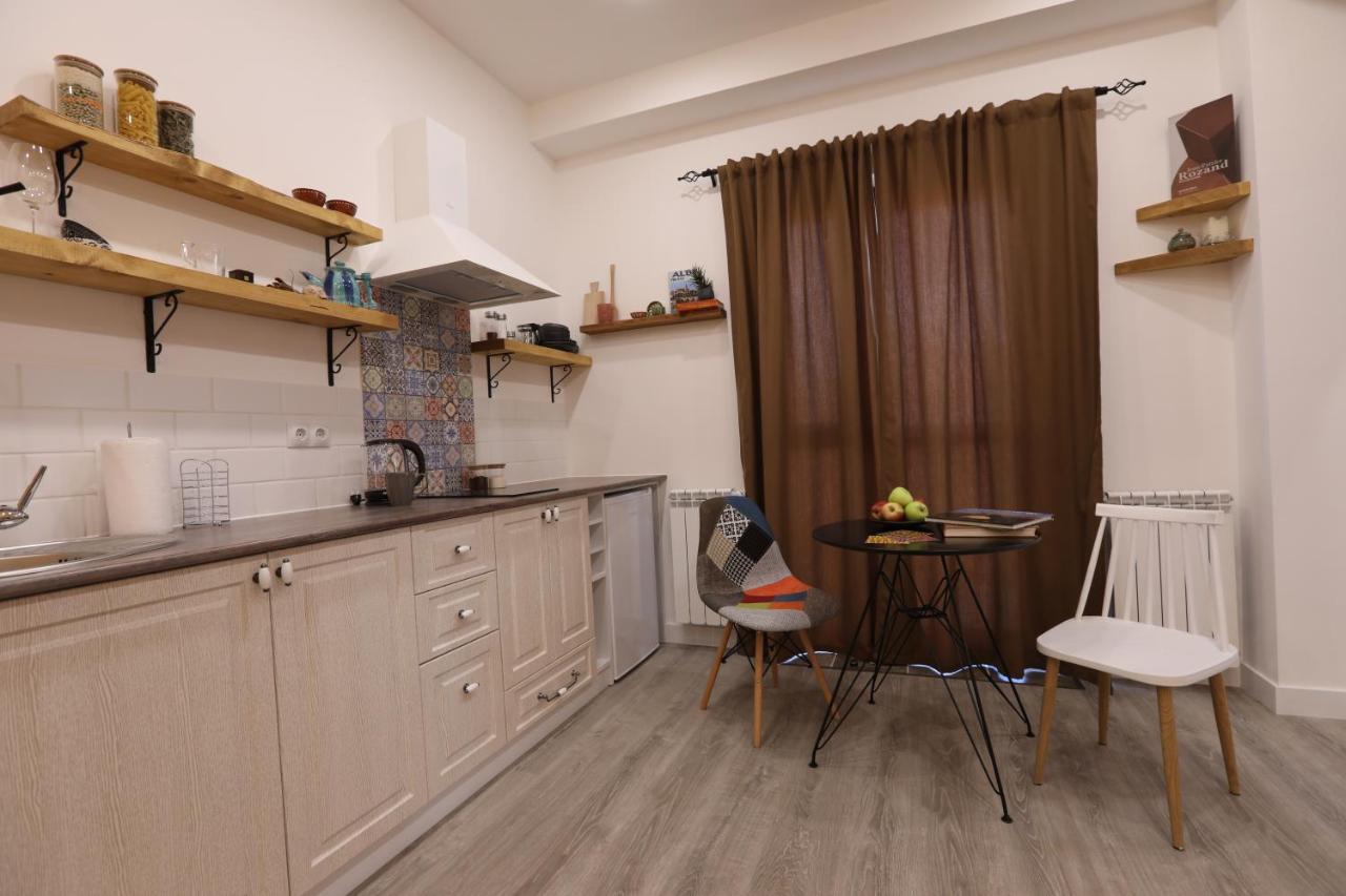 Hotelise I Blue-Poppy Apartment Yerevan Ngoại thất bức ảnh