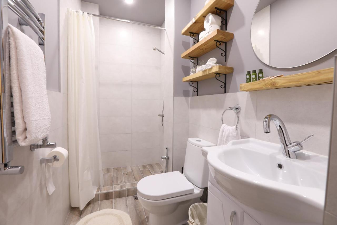 Hotelise I Blue-Poppy Apartment Yerevan Ngoại thất bức ảnh